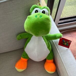 Yoshi Super Mario 17” Plushie BNWT